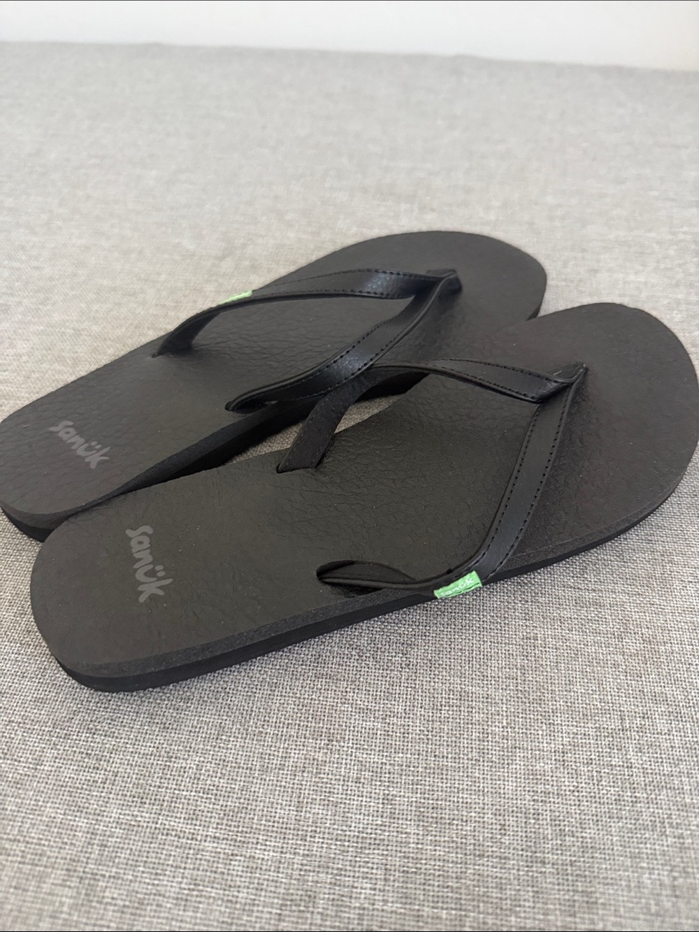 Sanuk Women’s yoga Joy Black Flip Flop Sandals